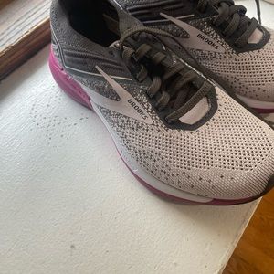 Brand new sneakers. Running. Never worn